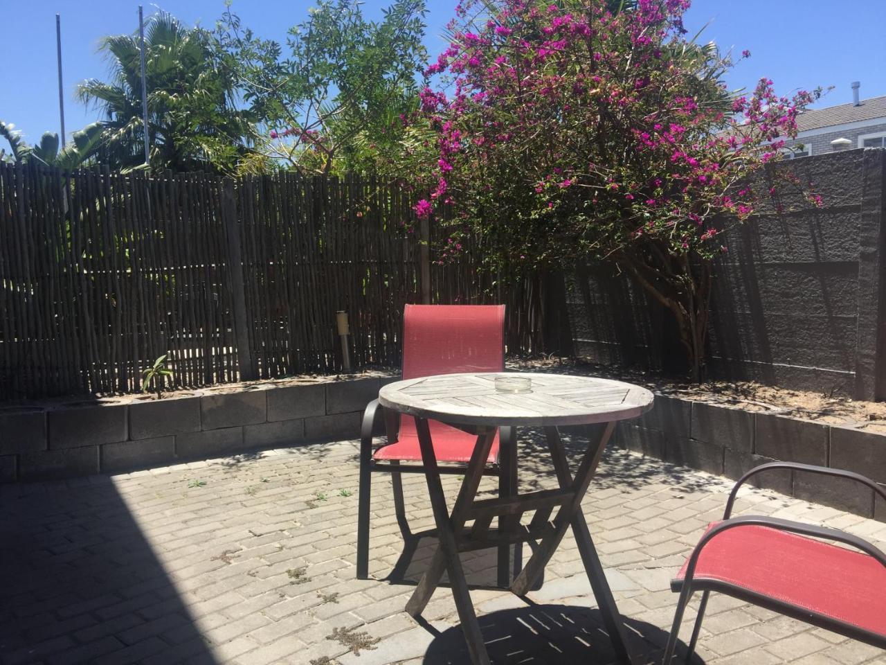 Capetown 4U Guesthouse Блаубергстранд Экстерьер фото