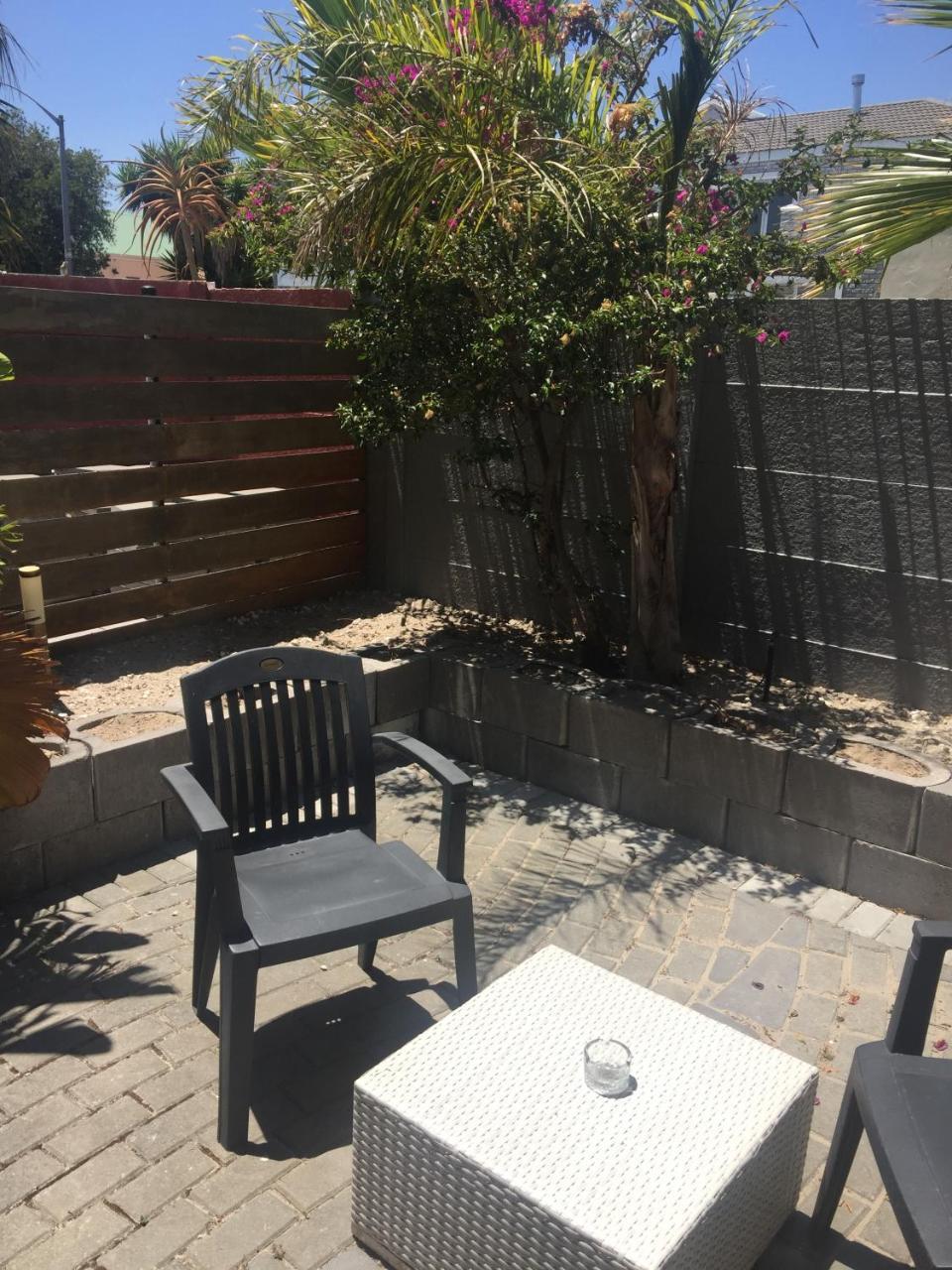 Capetown 4U Guesthouse Блаубергстранд Экстерьер фото